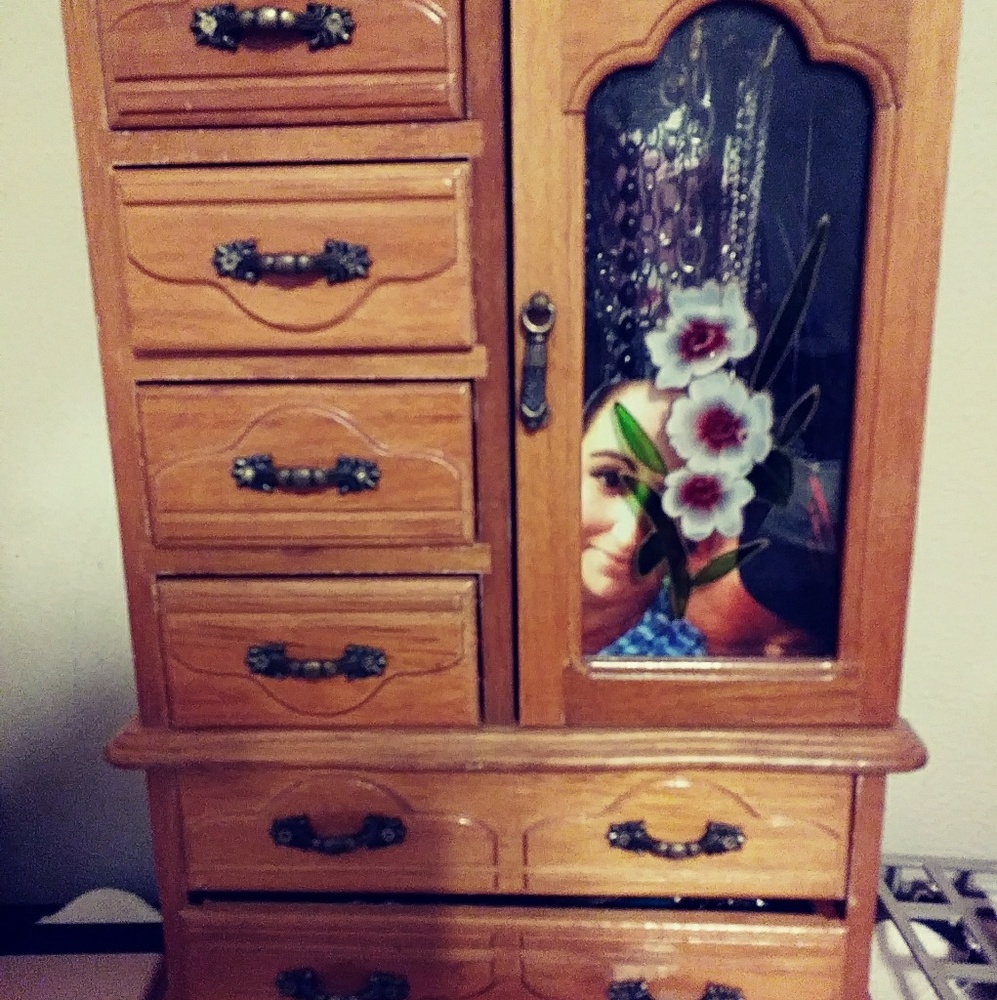 Jewelry box